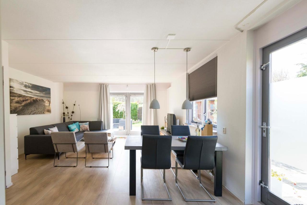 Vakantiehuis Op Villapark Oesterbaai Aan Zee , Met Speeltuin Grenzend Aan De Tuin Wemeldinge Exterior photo