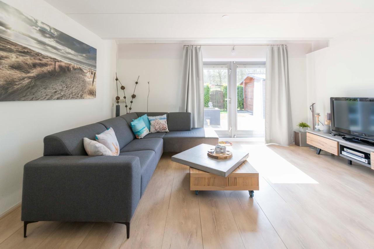 Vakantiehuis Op Villapark Oesterbaai Aan Zee , Met Speeltuin Grenzend Aan De Tuin Wemeldinge Exterior photo