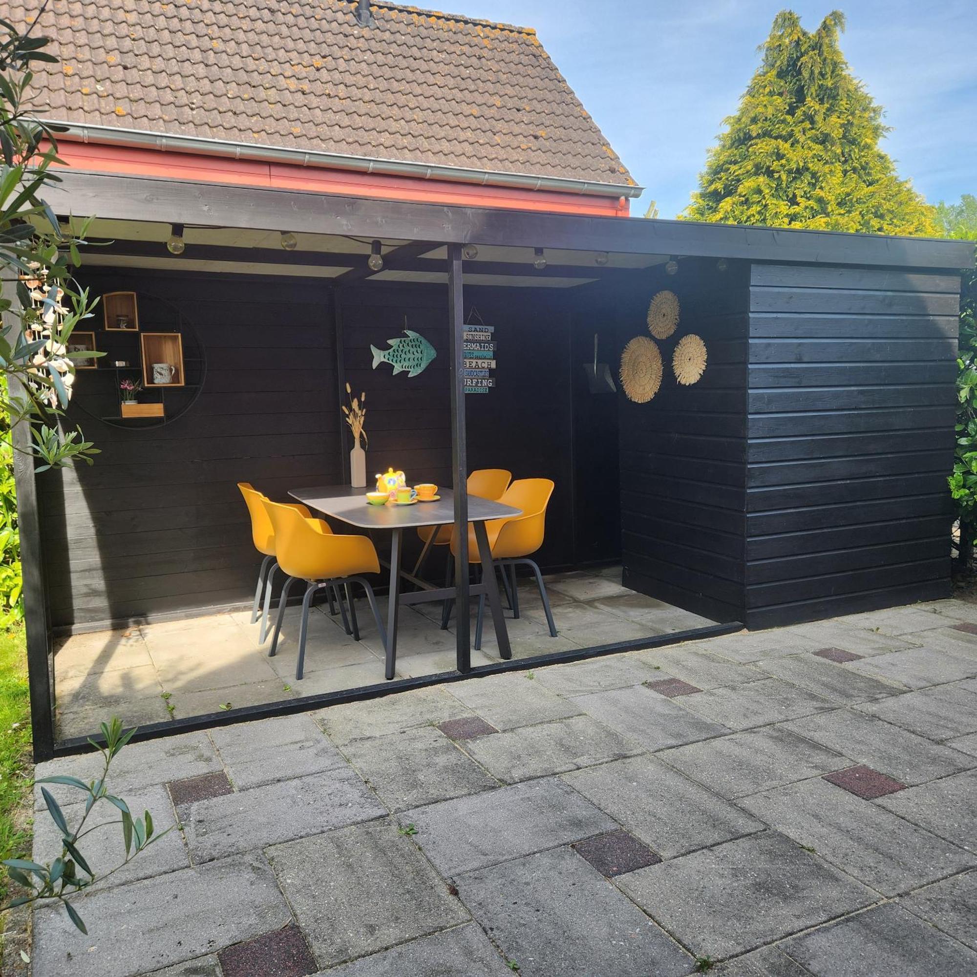Vakantiehuis Op Villapark Oesterbaai Aan Zee , Met Speeltuin Grenzend Aan De Tuin Wemeldinge Exterior photo