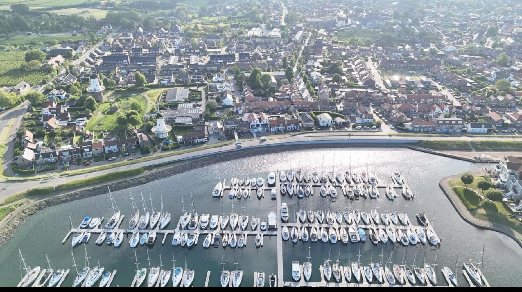 Vakantiehuis Op Villapark Oesterbaai Aan Zee , Met Speeltuin Grenzend Aan De Tuin Wemeldinge Exterior photo